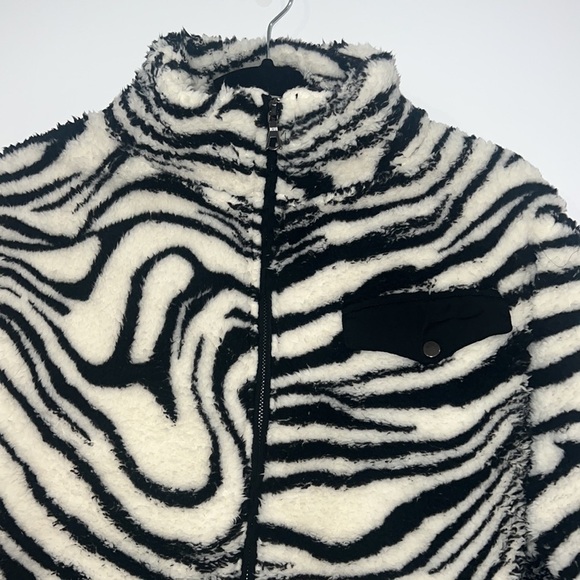 REVOLVE x Plush Stay Warm & Cozy Zebra Sherpa Teddy Jacket Size Small. - Picture 4 of 16